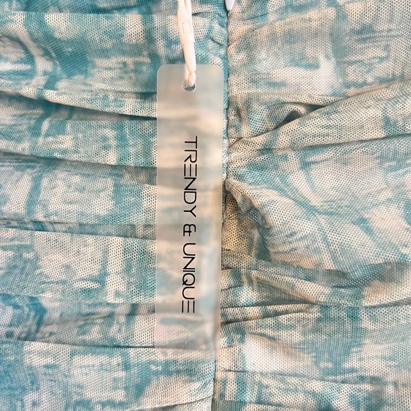 Dress - Picture 3 of 4